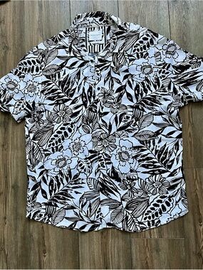 Denim & Flower Black and White Floral Short-Sleeve Button-Down Shirt